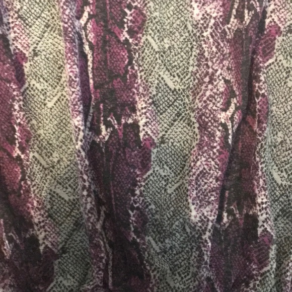 😎🥰3 for 20! Snake print crop top - Picture 4 of 4